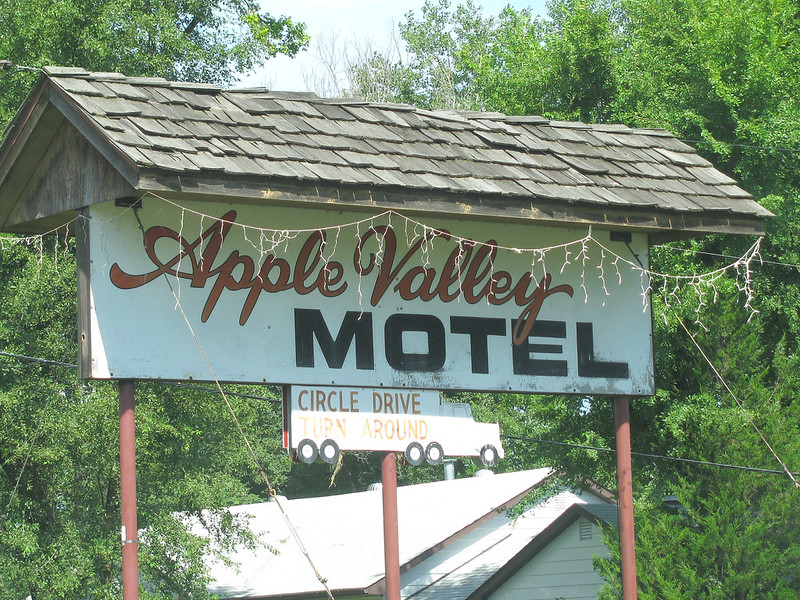 Apple Valey Motel Sign in Granite City, Illinois